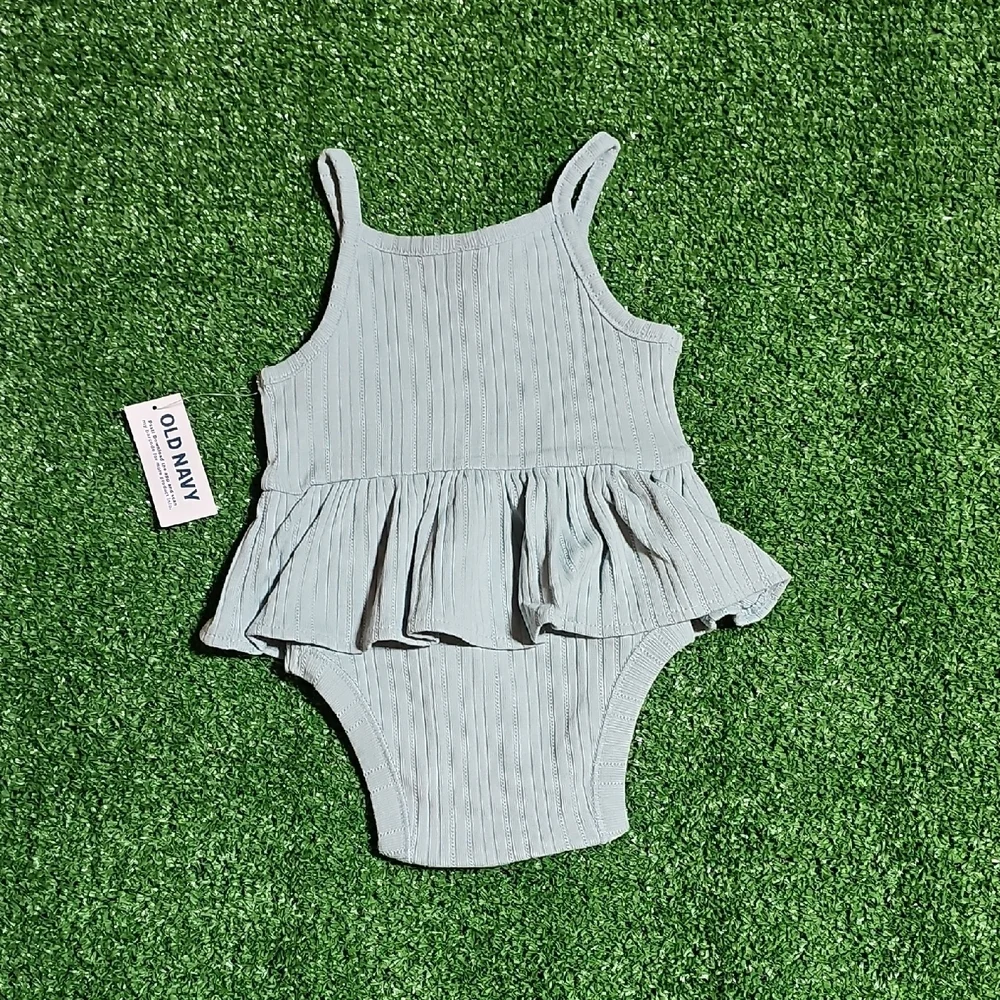 Old Navy Light Gray Baby Romper